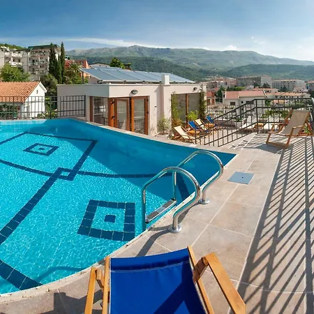 Twelve By Aycon Hotel